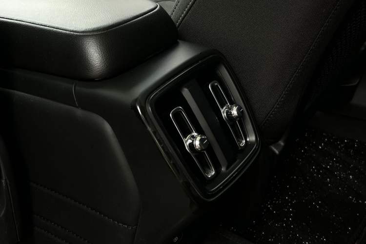 Used Volvo XC40 2021 T4 4x4 SmartDrive Fashion Edition Interior 4
