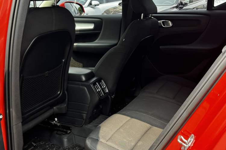 Used Volvo XC40 2021 T4 4x4 SmartDrive Fashion Edition Interior 6