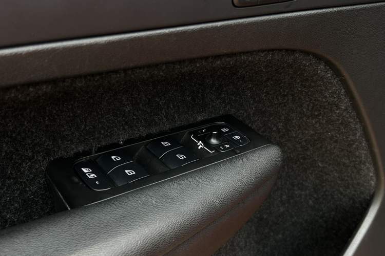 Used Volvo XC40 2021 T4 4x4 SmartDrive Fashion Edition Interior 7
