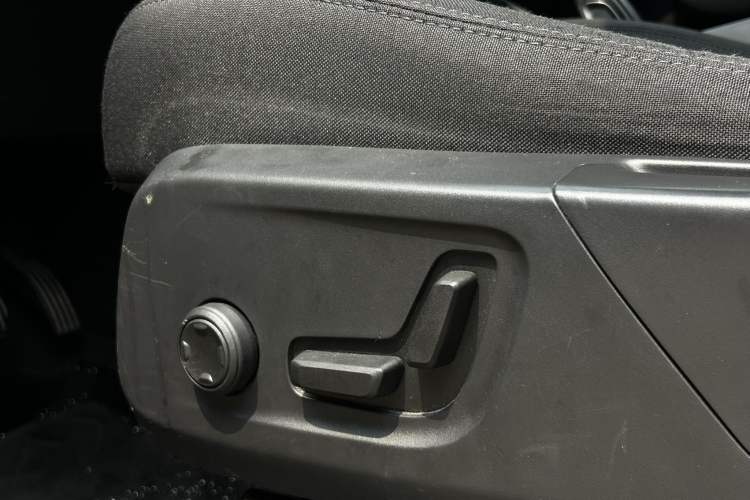 Used Volvo XC40 2021 T4 4x4 SmartDrive Fashion Edition Interior 8