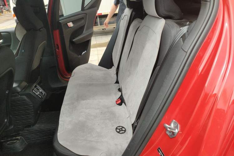 Used Volvo XC40 2021 T4 4x4 SmartDrive Fashion Edition Left Rear Seat