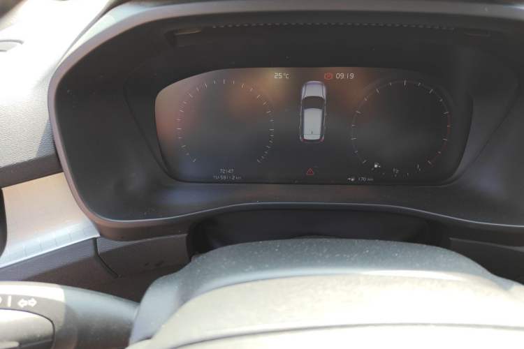 Used Volvo XC40 2021 T3 Smart & Stylish Edition Odometer Close Up