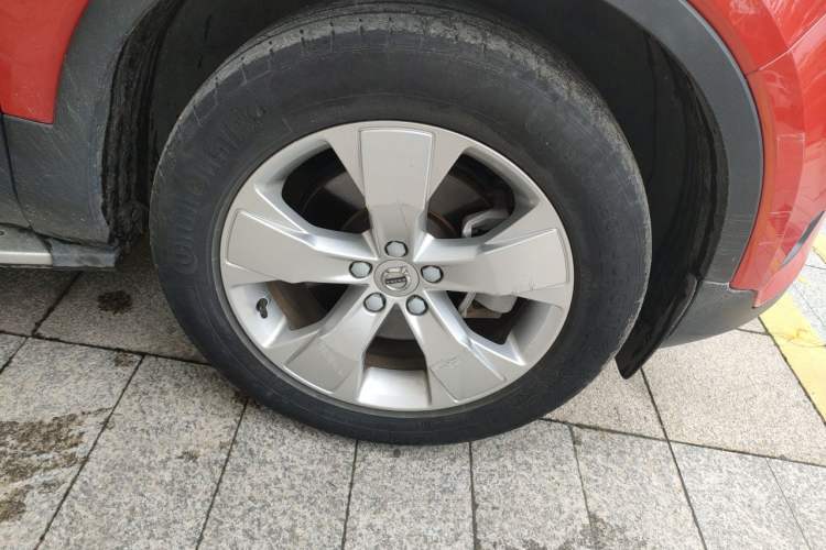 Used Volvo XC40 2021 T4 4x4 SmartDrive Fashion Edition Right Front Wheel Hub