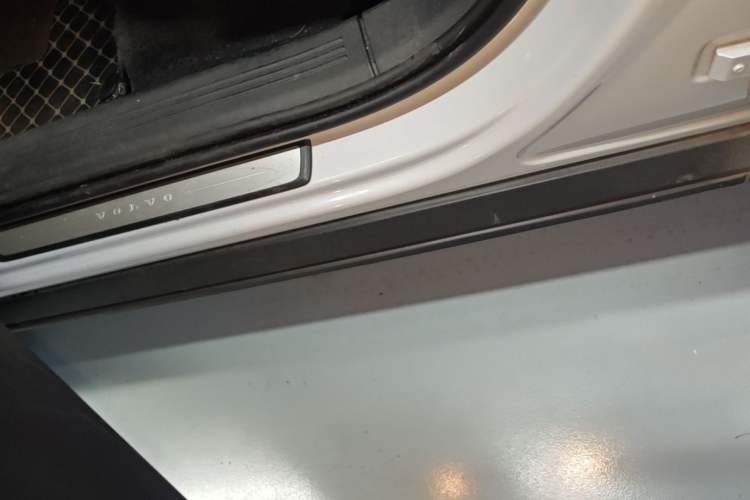Used Volvo XC40 2021 T4 Four-Wheel Drive Smart Luxury Edition Left Side Sill