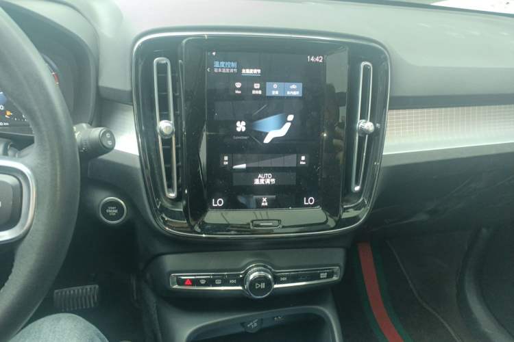 Used Volvo XC40 2021 T4 4x4 SmartDrive Fashion Edition Audio And AC Panel