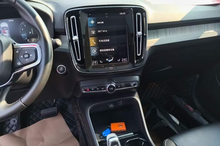 Used Volvo XC40 2021 T4 Four-Wheel Drive Smart Luxury Edition Audio And AC Panel