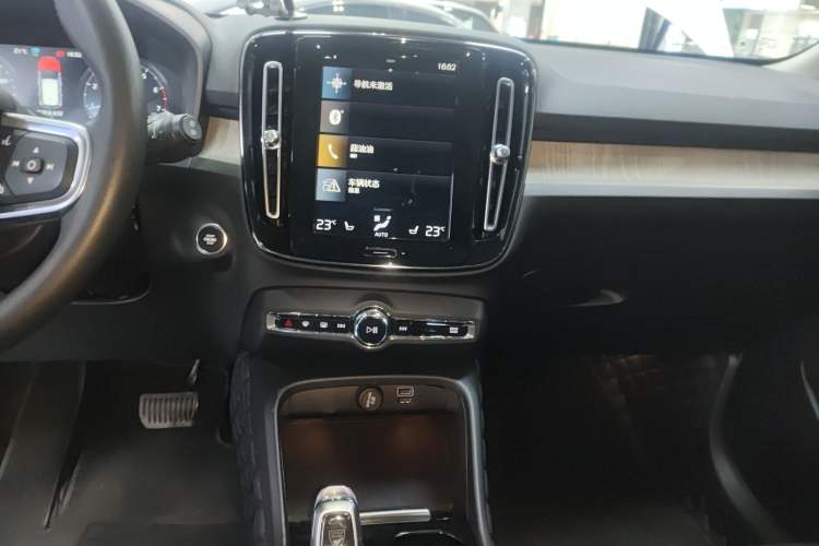 Used Volvo XC40 2021 T4 Four-Wheel Drive Smart Luxury Edition Audio And AC Panel