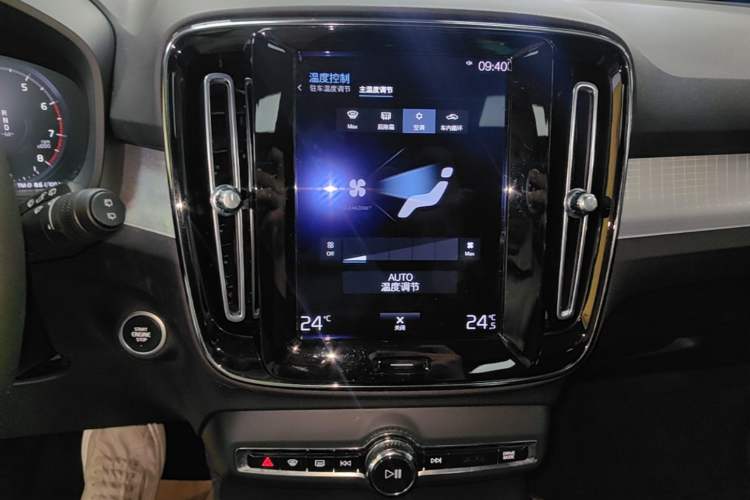 Used Volvo XC40 2021 T3 Smart & Stylish Edition Audio And AC Panel