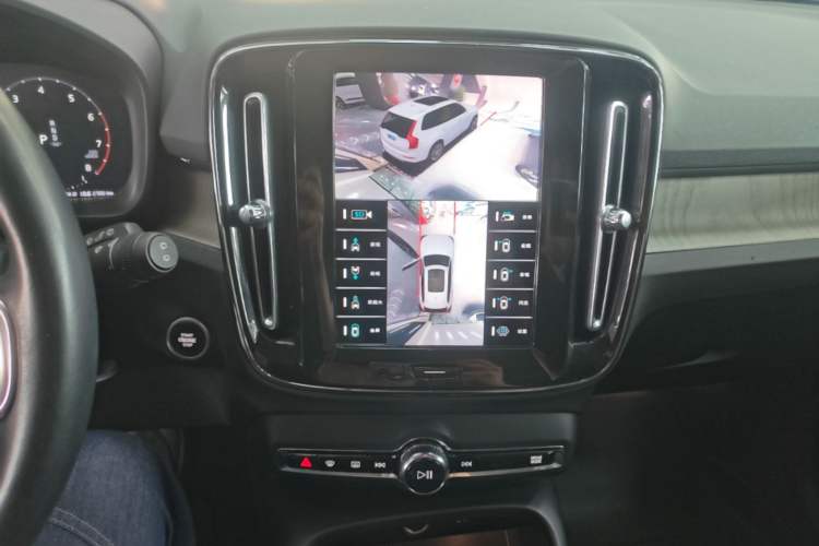 Used Volvo XC40 2021 T4 Four-Wheel Drive Smart Luxury Edition Audio And AC Panel