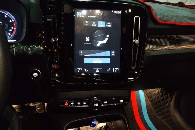 Used Volvo XC40 2021 T4 Four-Wheel Drive Smart & Sporty Edition Audio And AC Panel