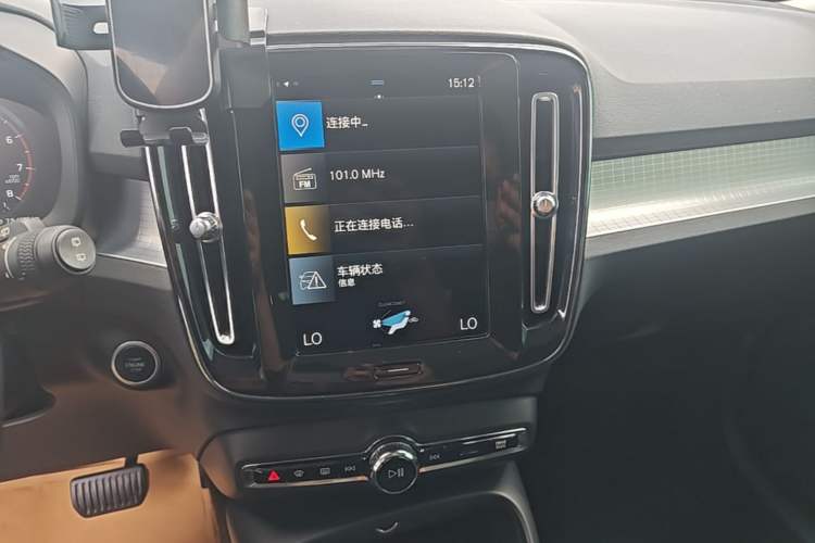Used Volvo XC40 2021 T4 4x4 SmartDrive Fashion Edition Audio And AC Panel