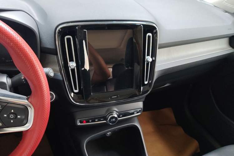 Used Volvo XC40 2021 T4 Four-Wheel Drive Smart Luxury Edition Audio And AC Panel
