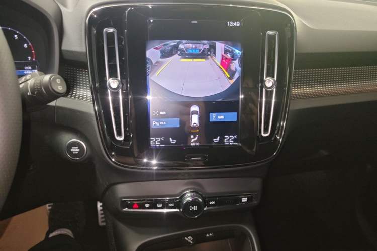 Used Volvo XC40 2021 T4 Four-Wheel Drive Smart & Sporty Edition Audio And AC Panel