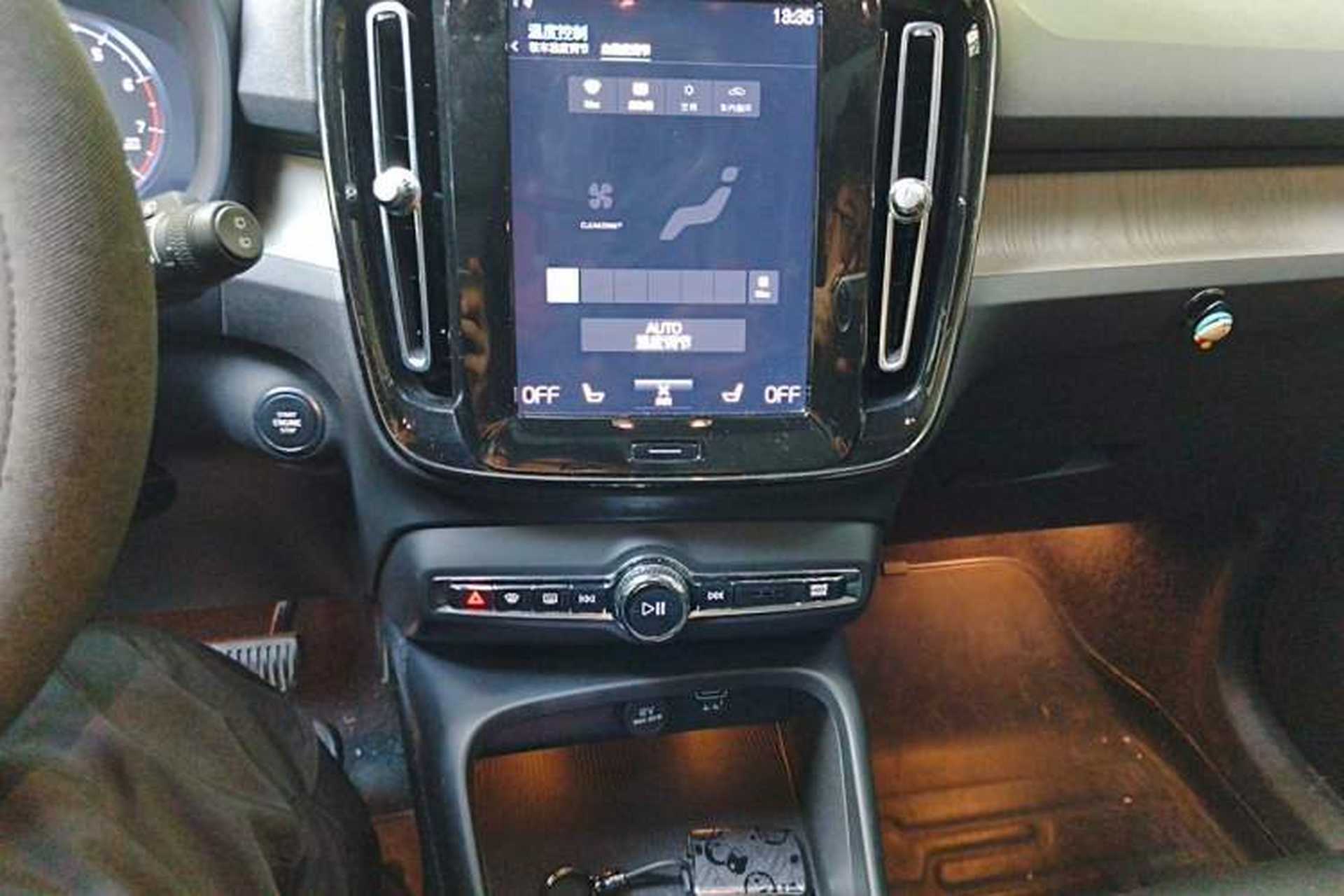 Used Volvo XC40 2021 T4 Four-Wheel Drive Smart Luxury Edition Audio And AC Panel