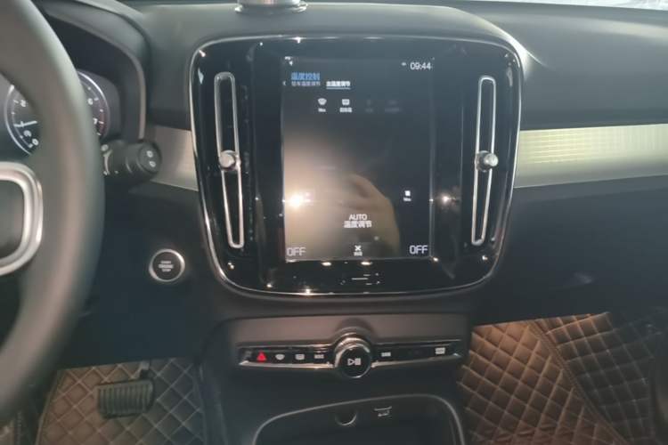 Used Volvo XC40 2021 T3 Smart & Stylish Edition Audio And AC Panel