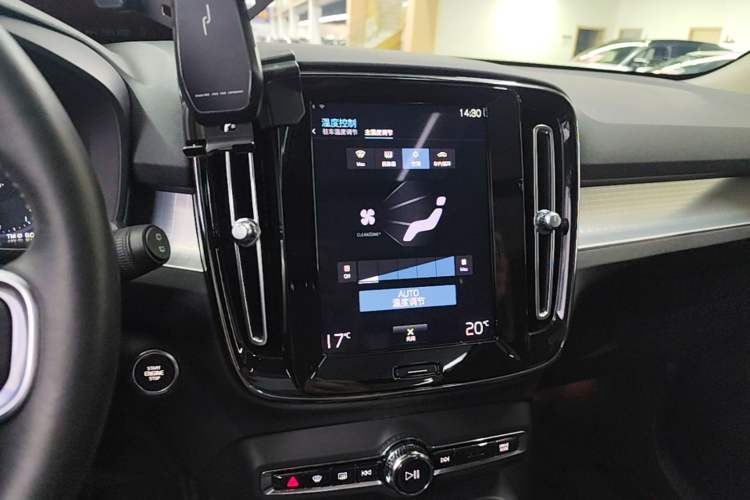 Used Volvo XC40 2021 T3 Smart & Stylish Edition Audio And AC Panel