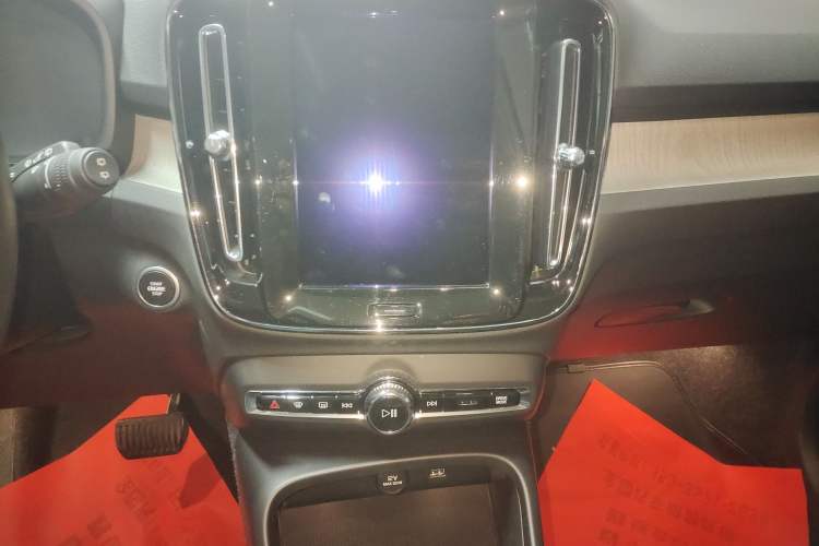 Used Volvo XC40 2021 T3 Zhiyuan Luxury Edition Audio And AC Panel