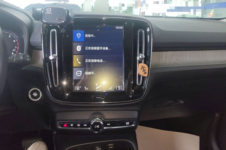 Used Volvo XC40 2021 T4 Four-Wheel Drive Smart Luxury Edition Audio And AC Panel