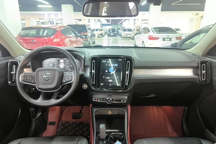 Used Volvo XC40 2021 T4 4x4 SmartDrive Fashion Edition Center Console