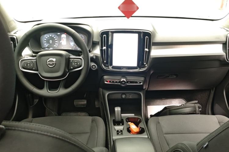 Used Volvo XC40 2021 T4 4x4 SmartDrive Fashion Edition Center Console