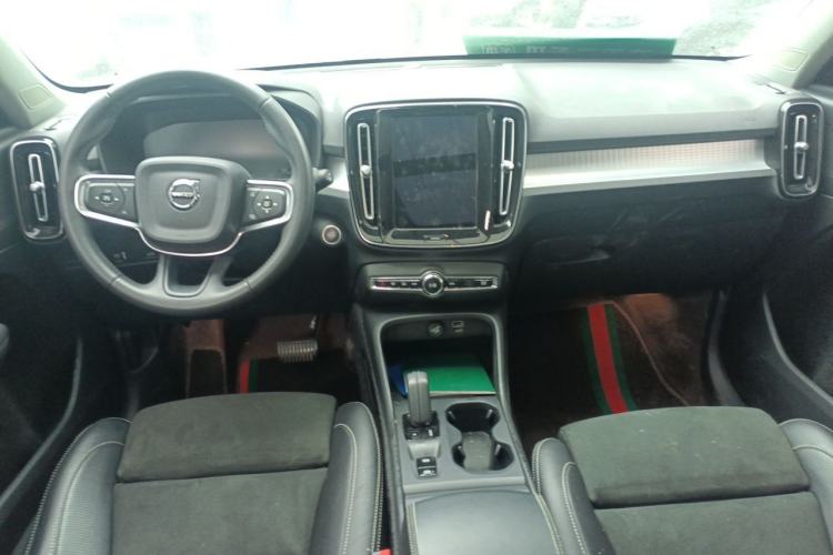 Used Volvo XC40 2021 T4 4x4 SmartDrive Fashion Edition Center Console