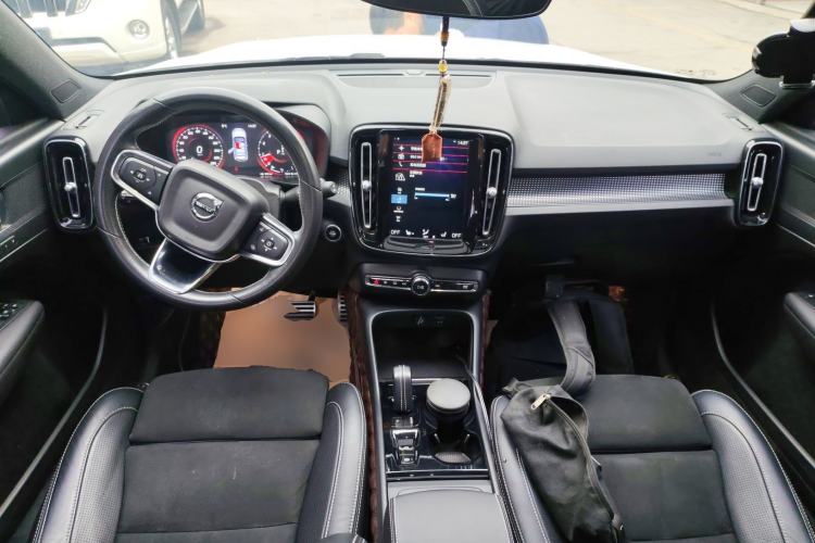 Used Volvo XC40 2021 T4 Four-Wheel Drive Smart & Sporty Edition Center Console