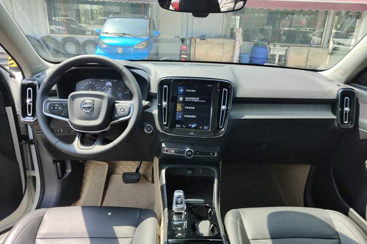 Used Volvo XC40 2021 T4 Four-Wheel Drive Smart Luxury Edition Center Console