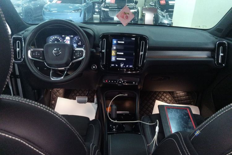 Used Volvo XC40 2021 T4 Four-Wheel Drive Smart & Sporty Edition Center Console