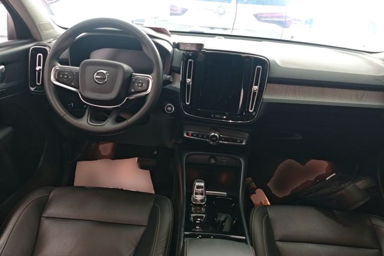 Used Volvo XC40 2021 T4 4x4 SmartDrive Fashion Edition Center Console