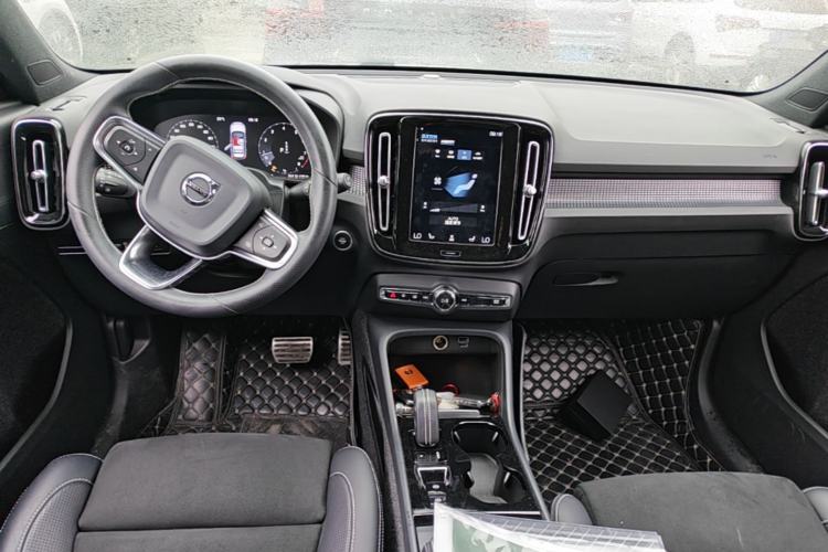 Used Volvo XC40 2021 T4 Four-Wheel Drive Smart & Sporty Edition Center Console