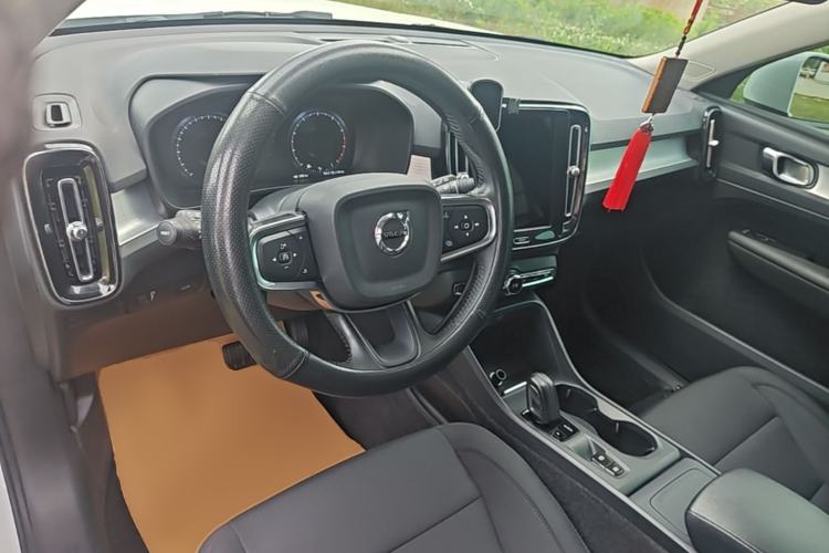 Used Volvo XC40 2021 T4 4x4 SmartDrive Fashion Edition Center Console