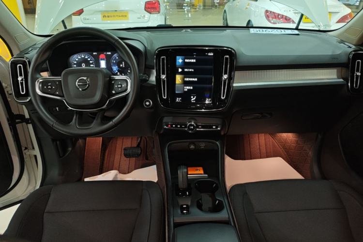 Used Volvo XC40 2021 T4 4x4 SmartDrive Fashion Edition Center Console
