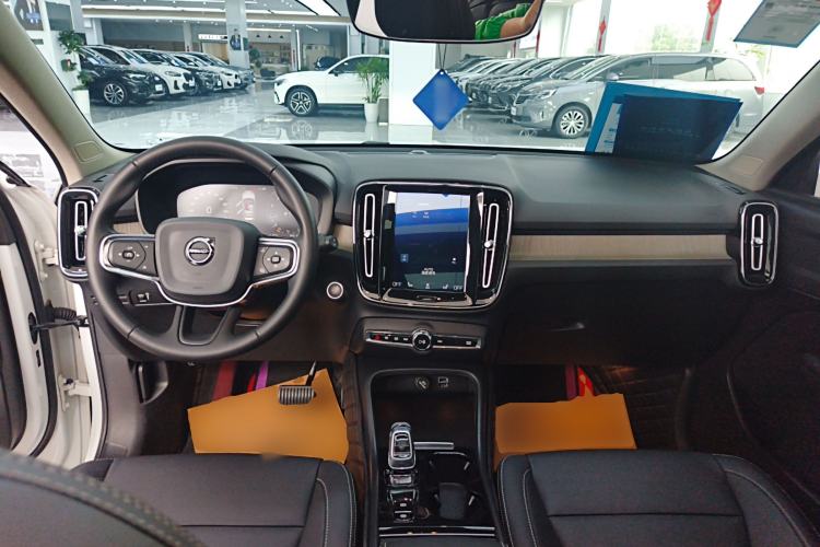 Used Volvo XC40 2021 T4 Four-Wheel Drive Smart Luxury Edition Center Console
