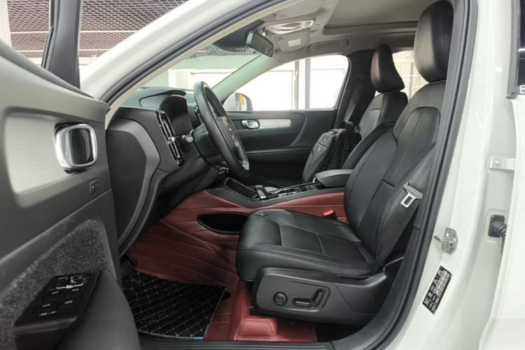 Used Volvo XC40 2021 T4 4x4 SmartDrive Fashion Edition Driver Seat