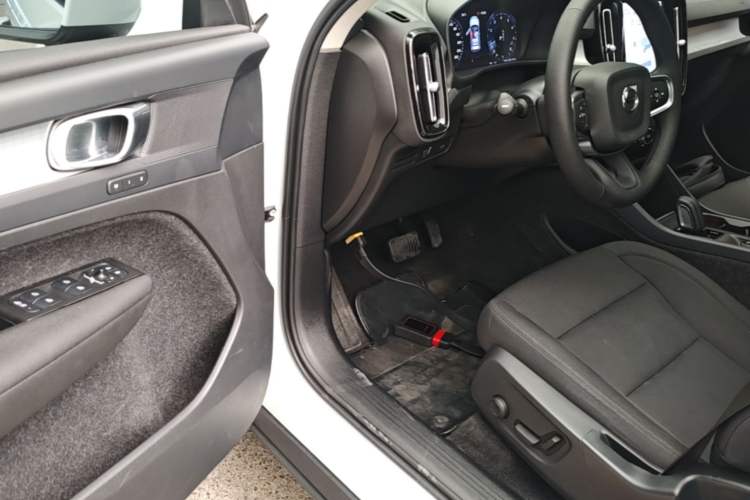 Used Volvo XC40 2021 T4 4x4 SmartDrive Fashion Edition Driver Seat