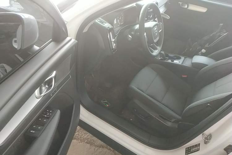 Used Volvo XC40 2021 T4 4x4 SmartDrive Fashion Edition Driver Seat