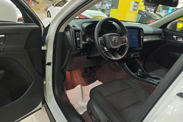 Used Volvo XC40 2021 T4 4x4 SmartDrive Fashion Edition Driver Seat