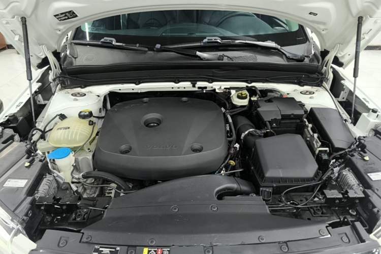 Used Volvo XC40 2021 T4 4x4 SmartDrive Fashion Edition Engine Bay