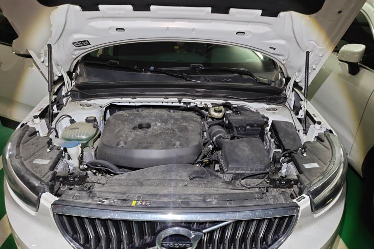 Used Volvo XC40 2021 T4 4x4 SmartDrive Fashion Edition Engine Bay
