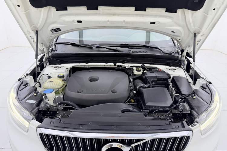 Used Volvo XC40 2021 T4 4x4 SmartDrive Fashion Edition Engine Bay