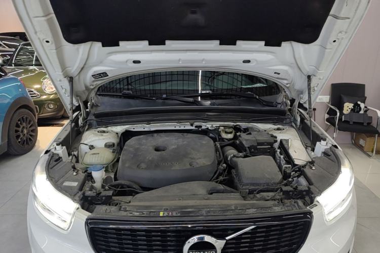 Used Volvo XC40 2021 T4 Four-Wheel Drive Zhiya Sport Edition Engine Bay