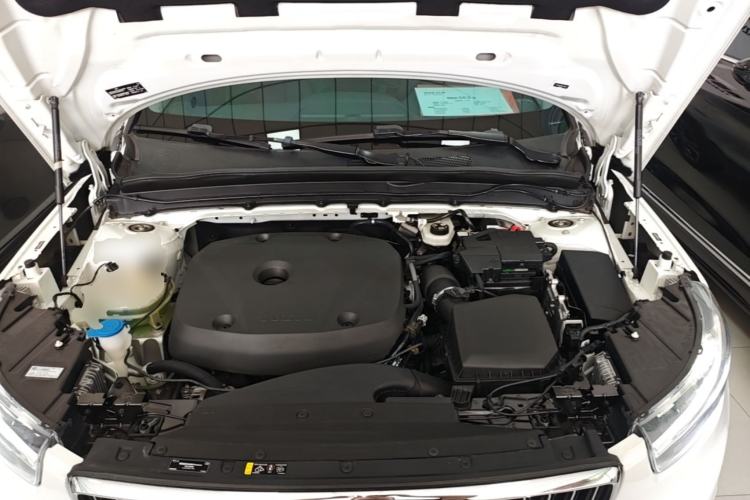 Used Volvo XC40 2021 T4 4x4 SmartDrive Fashion Edition Engine Bay
