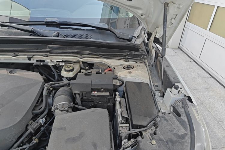 Used Volvo XC40 2021 T4 Four-Wheel Drive Smart Luxury Edition Engine Bay Left