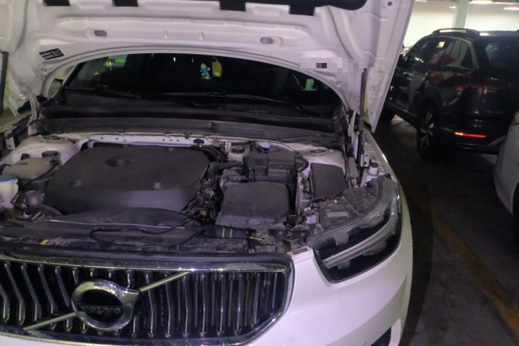 Used Volvo XC40 2021 T4 4x4 SmartDrive Fashion Edition Engine Bay Left