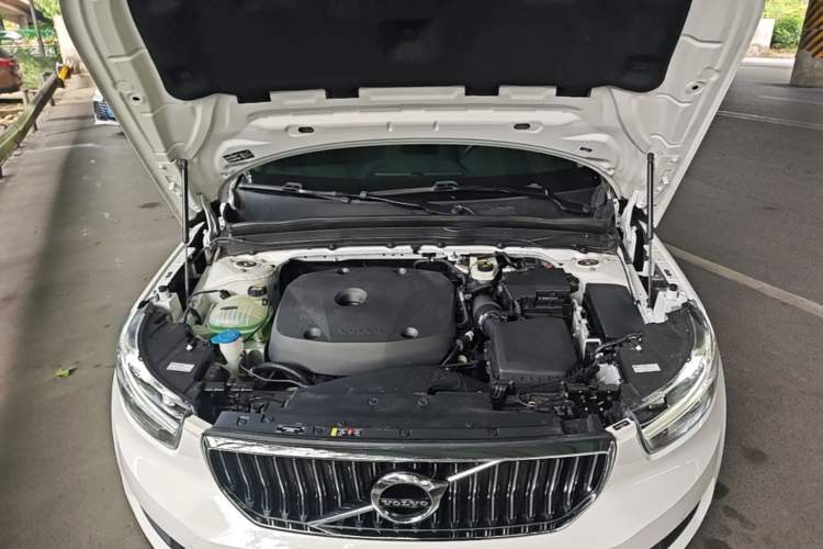 Used Volvo XC40 2021 T4 4x4 SmartDrive Fashion Edition Engine Bay