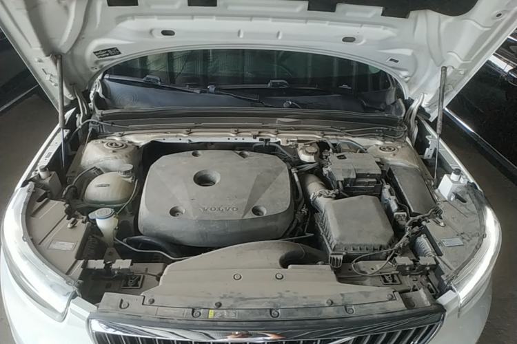 Used Volvo XC40 2021 T4 4x4 SmartDrive Fashion Edition Engine Bay