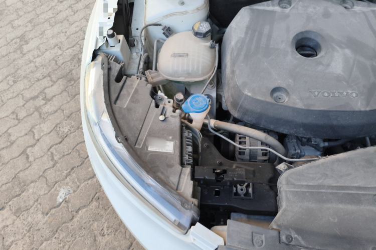 Used Volvo XC40 2021 T4 Four-Wheel Drive Smart & Sporty Edition Engine Bay Right