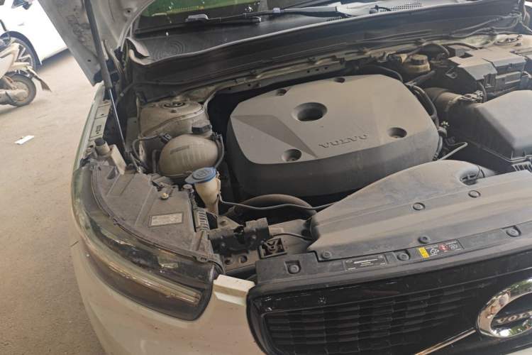 Used Volvo XC40 2021 T4 Four-Wheel Drive Smart & Sporty Edition Engine Bay Right