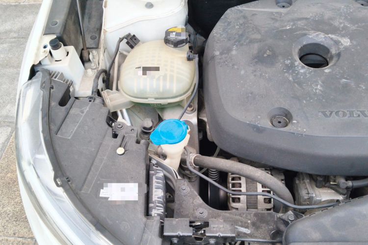 Used Volvo XC40 2021 T4 Four-Wheel Drive Smart & Sporty Edition Engine Bay Right