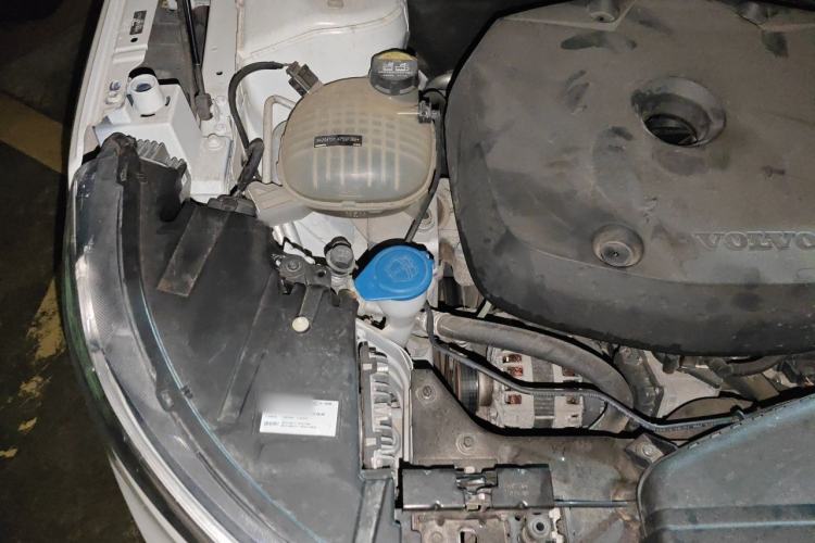 Used Volvo XC40 2021 T4 Four-Wheel Drive Smart Luxury Edition Engine Bay Right